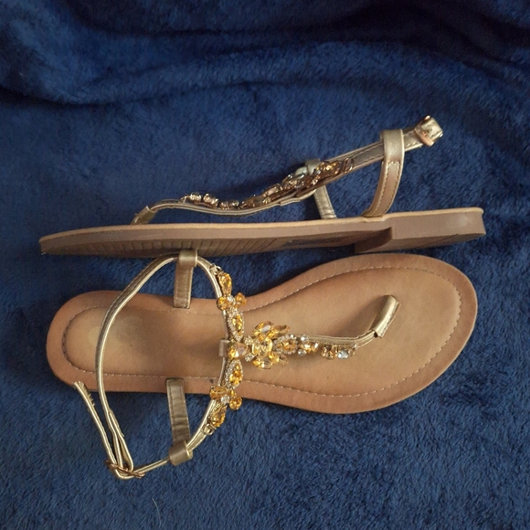 Women's Tan T-Strap Sandals Size 10 - Picture 6 of 11